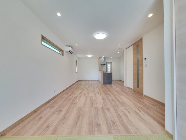 直川小学校前・新築戸建の居間・リビング