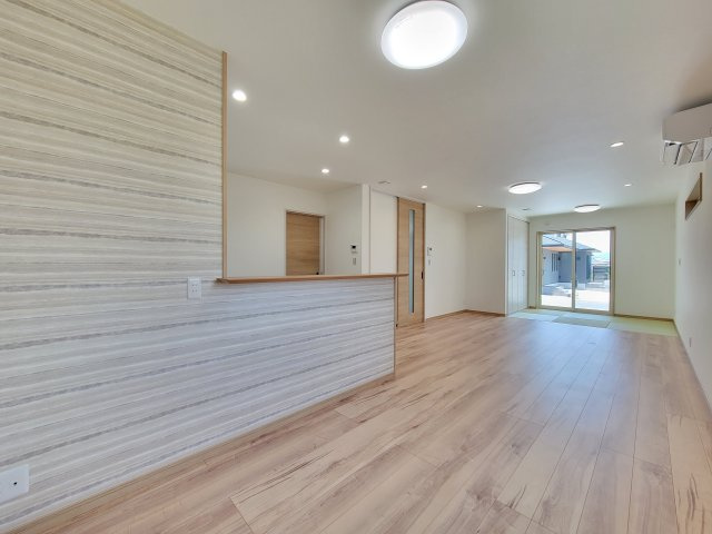 直川小学校前・新築戸建の居間・リビング