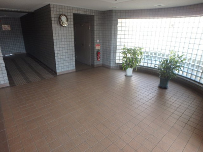 【ロビー】 | ビューメゾン津高 | ゆとりのあるロビーです