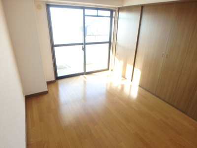 【寝室】 | ビューメゾン津高 | 寝室に使える洋室です