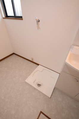 【設備】 | 河南町さくら坂戸建 | 室内洗濯機置場