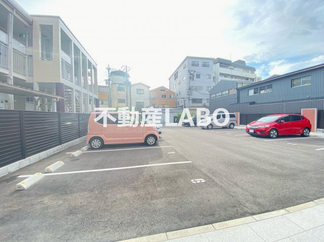 Luxe難波westの駐車場