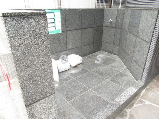 敷地内ゴミ置場 
