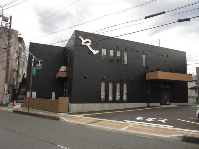 Ｒｅ　ａｍｂｉｔｉｏｕｓ店舗２階の外観