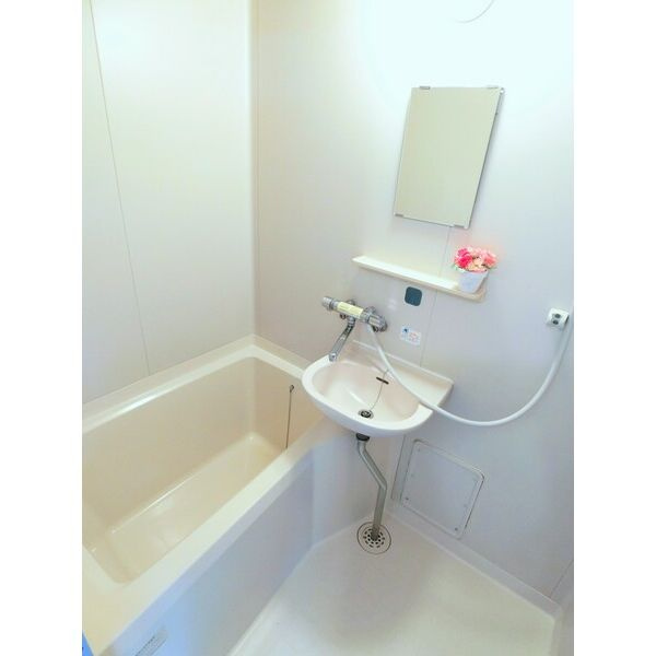 ホワイトピュア朋栄の浴室