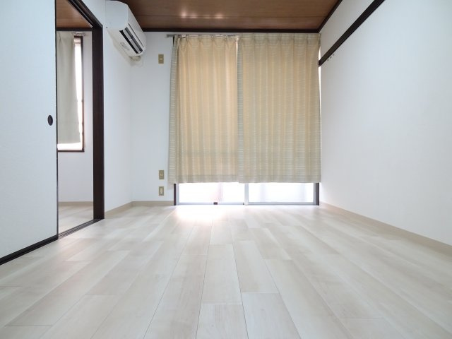 フォーブル金森Ｂの洋室