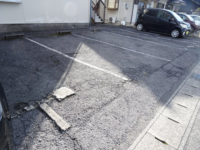 フォーブル金森Ｂの駐車場