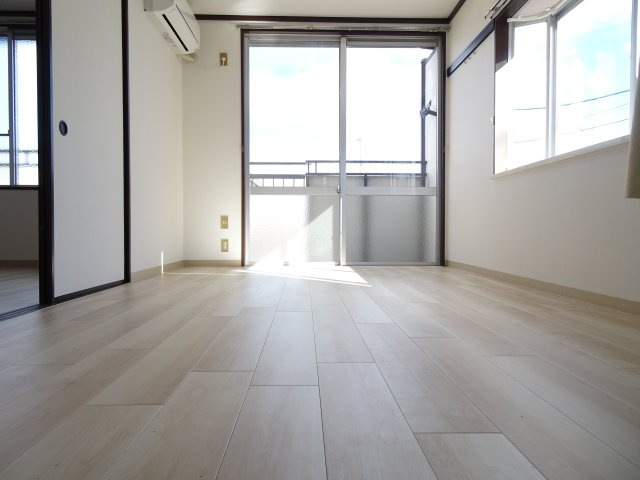 フォーブル金森Ｂの洋室