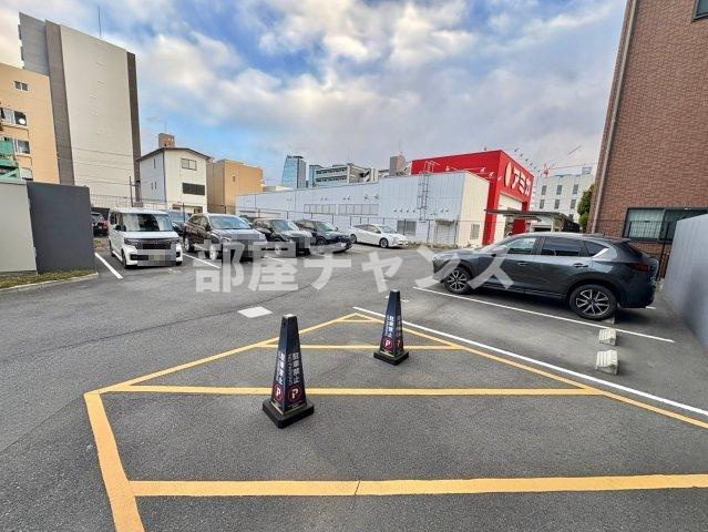 プレサンスNAGOYAファストの駐車場