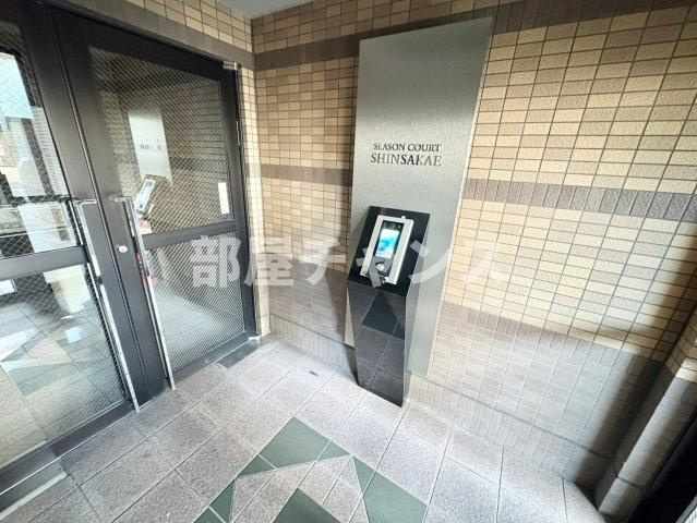 シーズンコート新栄のエントランス