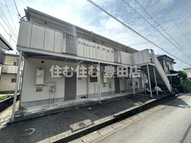 ファミエール平戸橋B棟の駐車場