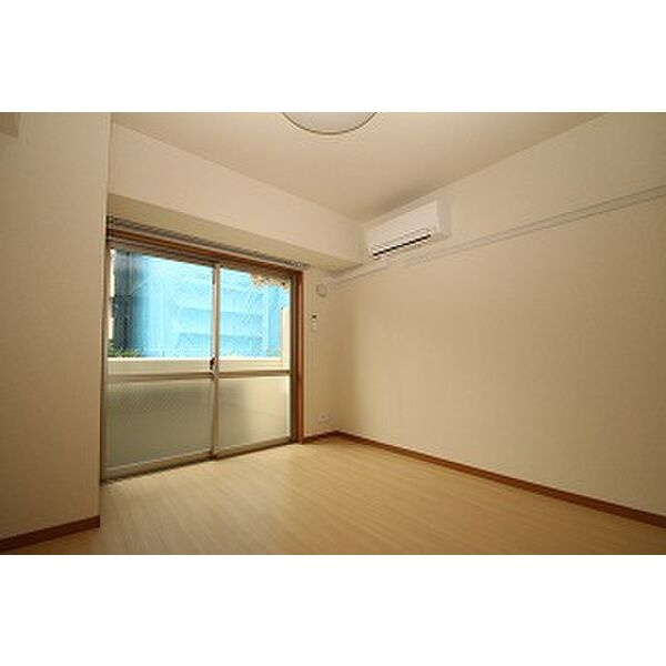 ワイズタワー新栄の居間・リビング