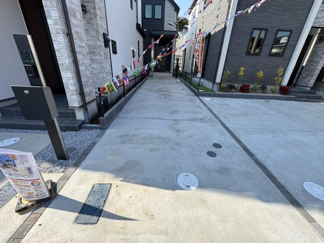 松戸市横須賀１丁目新築戸建【横須賀小学校：7分】の駐車場|2号棟駐車スペース・縦列２台駐車可