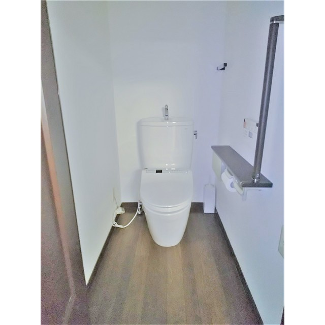 岐阜市雨踊町の店舗事務所のトイレ