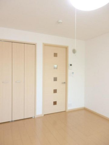 レジデンスＮＮの内装|明るい室内です