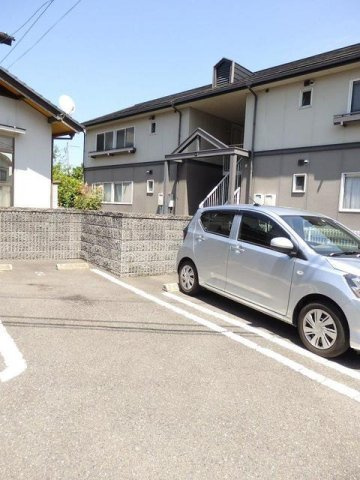 レジデンスＮＮの駐車場|車をお持ちの方に嬉しい駐車場付きの物件です