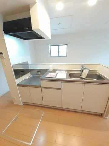 リバーサイド真倉　Ｈのキッチン|コンパクトなキッチンで掃除もラクラク