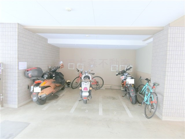 ラ・ヴィータ35のその他共用部分|バイク置き場　空き状況等詳細はお問合せください。