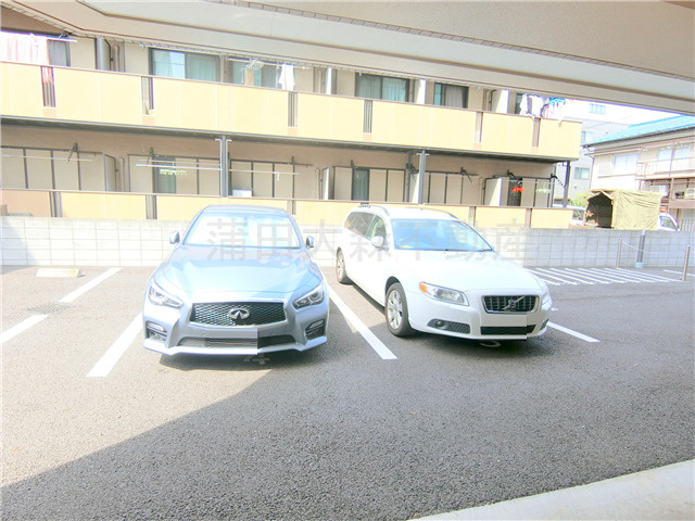 ラ・ヴィータ35の駐車場