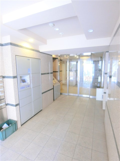 ラ・ヴィータ35のエントランス|防犯カメラTVモニター付オートロック宅配BOXメールBOX管理人室　エントランス