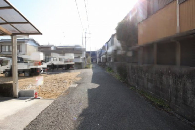 八反町　建築条件なし　売土地の前面道路含む現地写真