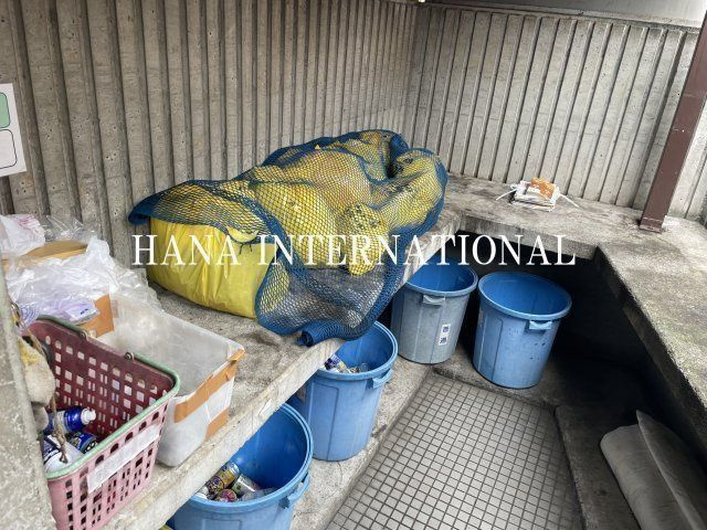 タッシ国立の外観