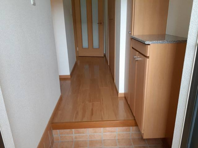 【玄関】 | メゾン　グラースＢ