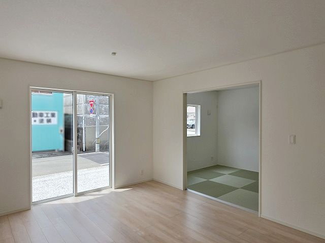 高知市若松町 -2号棟- 新築戸建ての居間・リビング|１F：15LDK+5.2和洋室