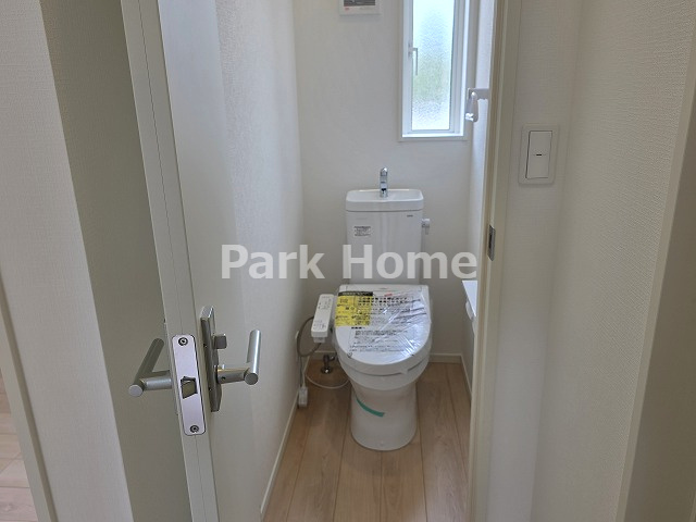 高知市若松町 -2号棟- 新築戸建てのトイレ|２F：トイレ