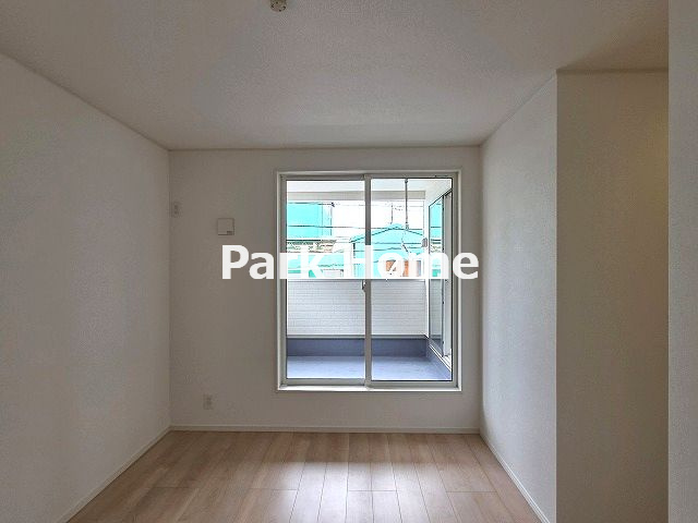 高知市若松町 -2号棟- 新築戸建ての洋室|２F：7.7洋室+WIC