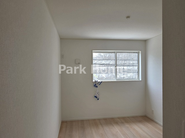 高知市若松町 -2号棟- 新築戸建ての洋室|２F：5.7洋室（西）