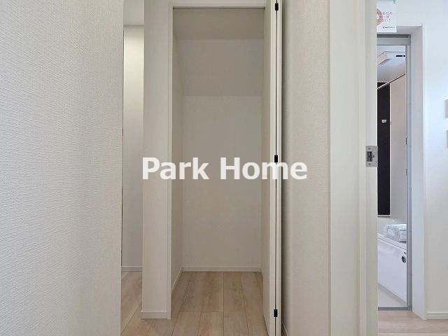 高知市若松町 -2号棟- 新築戸建ての収納|１Ｆ：ホール内収納