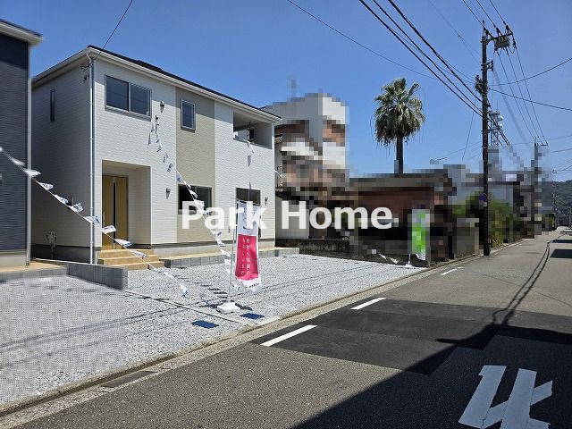 高知市若松町 -2号棟- 新築戸建ての前面道路含む現地写真|2号棟