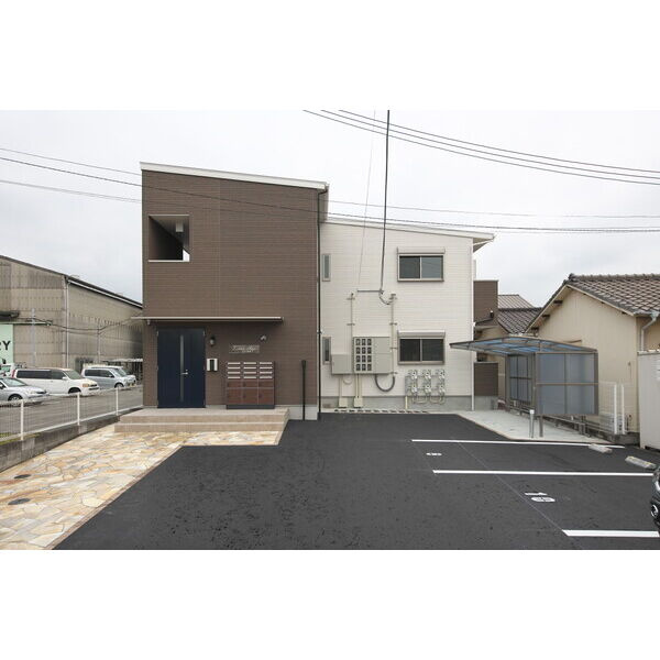 ロタス英賀の駐車場