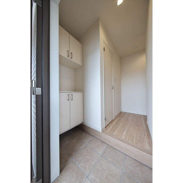 ロタス英賀の玄関