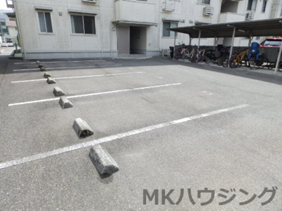 【駐車場】 | セジュールオッツオッツ | 駐車場に車を止められます