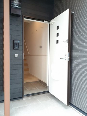 【玄関】 | アゼリアガーデン | 落ち着いた玄関です