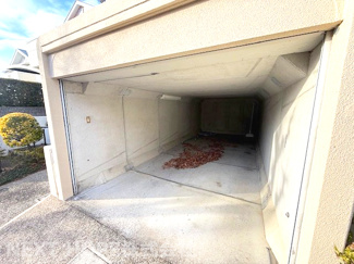 【駐車場】 | 掘り込み車庫です♪大切内自動車を雨・風から守ってくれます！高さ1.97ｍ　幅2.98ｍ　奥行7.3ｍです！