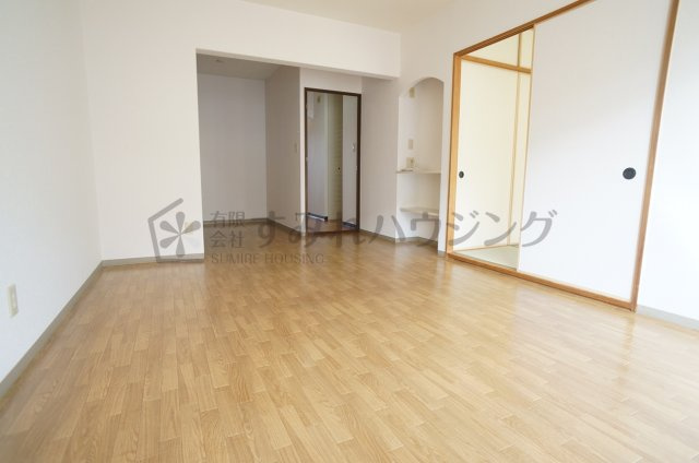 メゾン・ローズ・アベニューの居間・リビング|参考、同建物・同間取りの号室