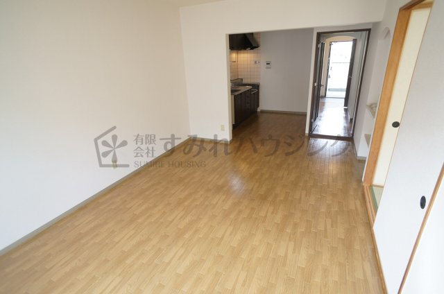 メゾン・ローズ・アベニューの居間・リビング|参考、同建物・同間取りの号室