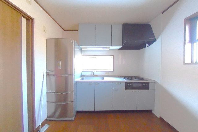 ６４７２４　岐阜市粟野西店舗住宅のキッチン