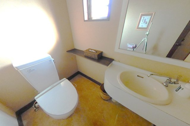 ６４７２４　岐阜市粟野西店舗住宅のトイレ