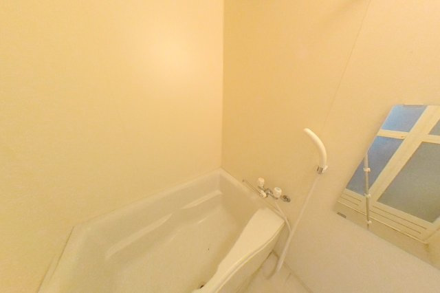 ６４７２４　岐阜市粟野西店舗住宅の浴室