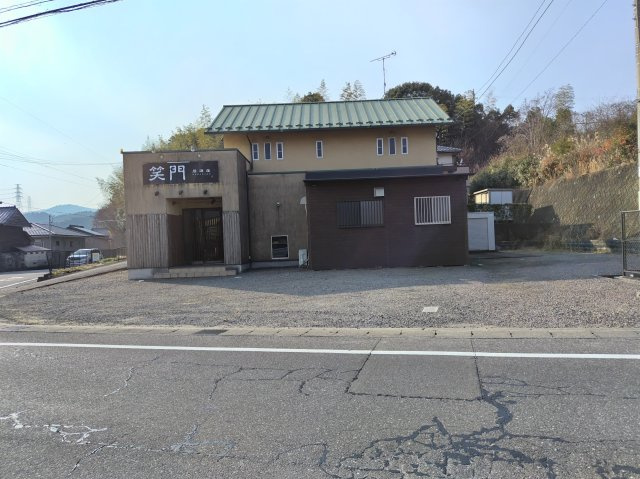 ６４７２４　岐阜市粟野西店舗住宅の外観