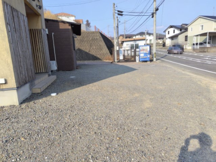 ６４７２４　岐阜市粟野西店舗住宅の駐車場