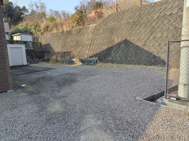 ６４７２４　岐阜市粟野西店舗住宅の駐車場