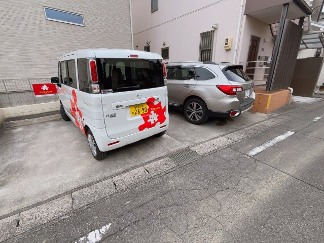 アサヒの駐車場