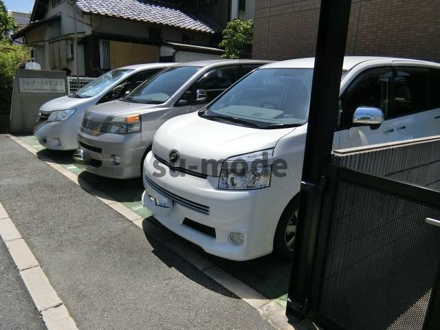 フレア五十鈴の駐車場