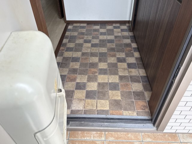 フェリオ勝原Aの玄関