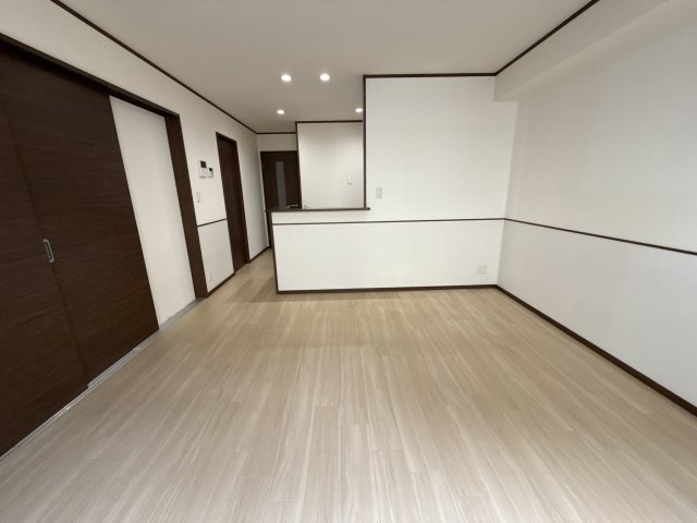 フェリオ勝原Aの居間・リビング